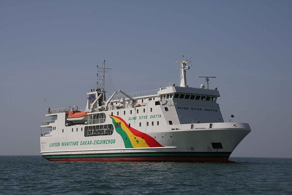 Le navire Aline Sitoé Diatta, qui relie Dakar à Ziguinchor