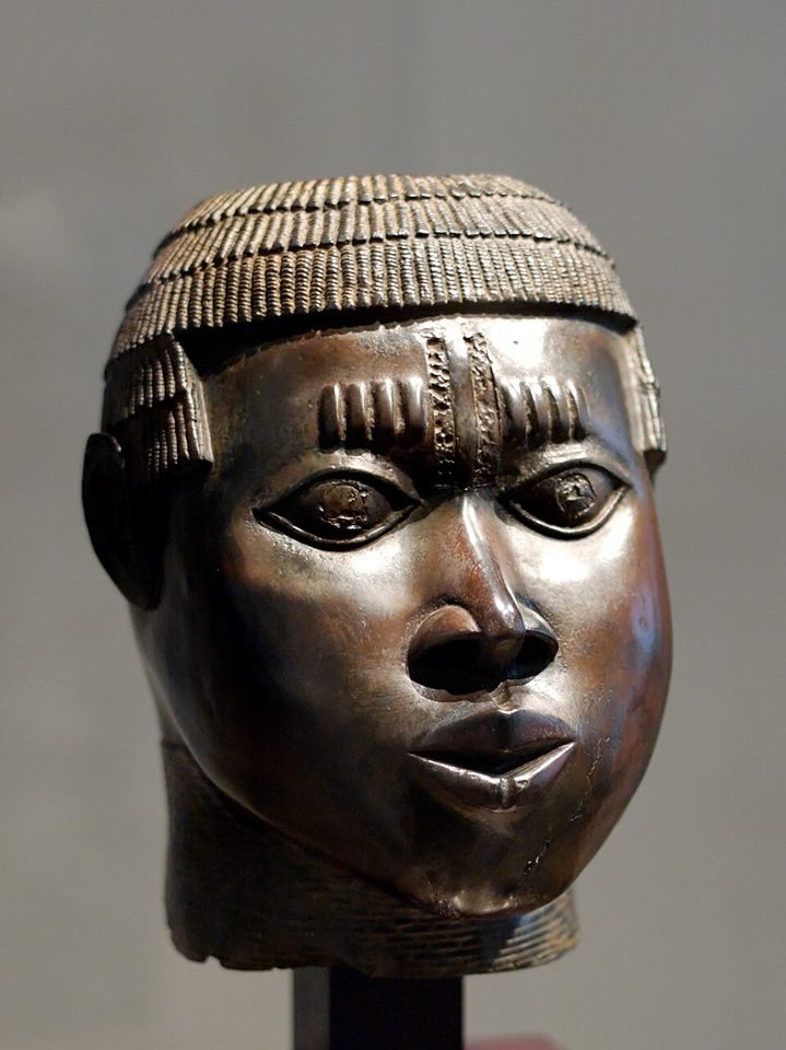 Tête en bronze du royaume du Bénin, XVe-XVIe siècle