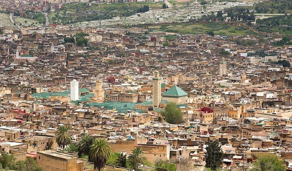Vue d'ensemble des toits de la médina de Fès
