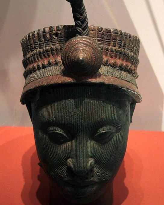Tête de roi en laiton d'Ife exposée au British Museum