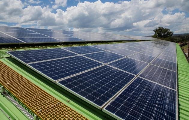 Afrique : boom des investissements solaires face aux énergies fossiles