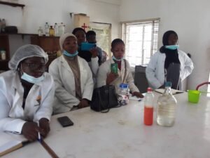 Recherche : laboratoire biomédical en Afrique.