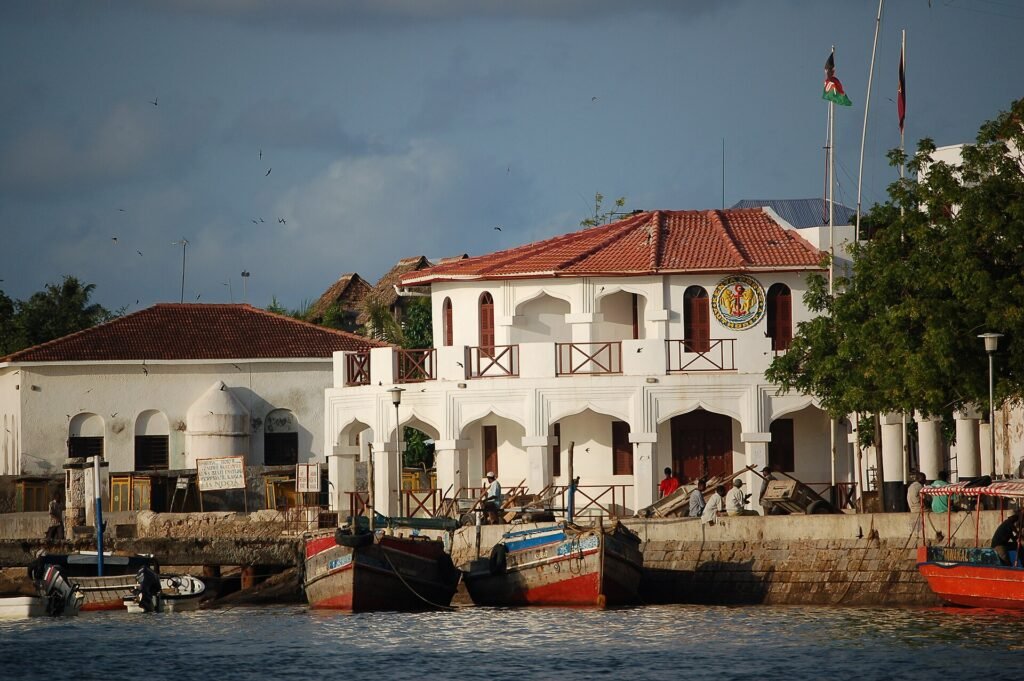 Le bâtiment de l'autorité portuaire du Kenya sur l'île de Lamu