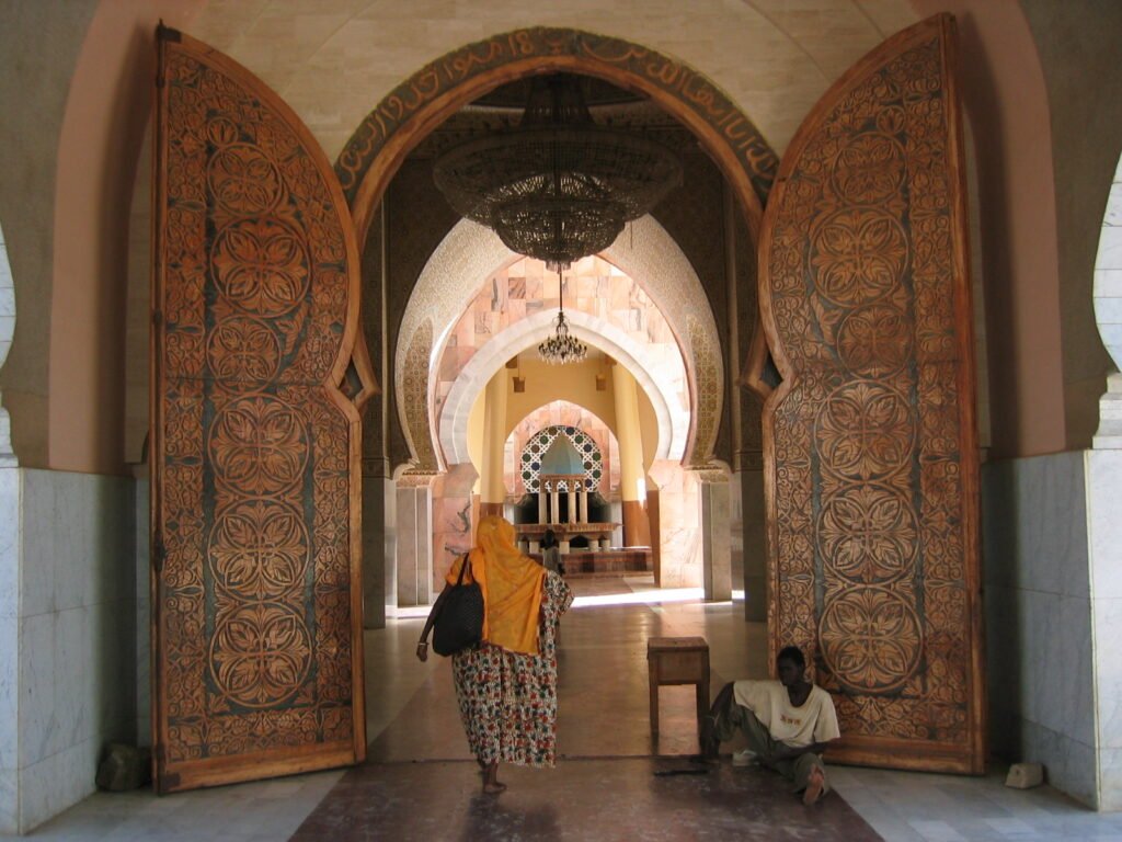 Entrée de la Grande Mosquée de Touba (Sénégal)