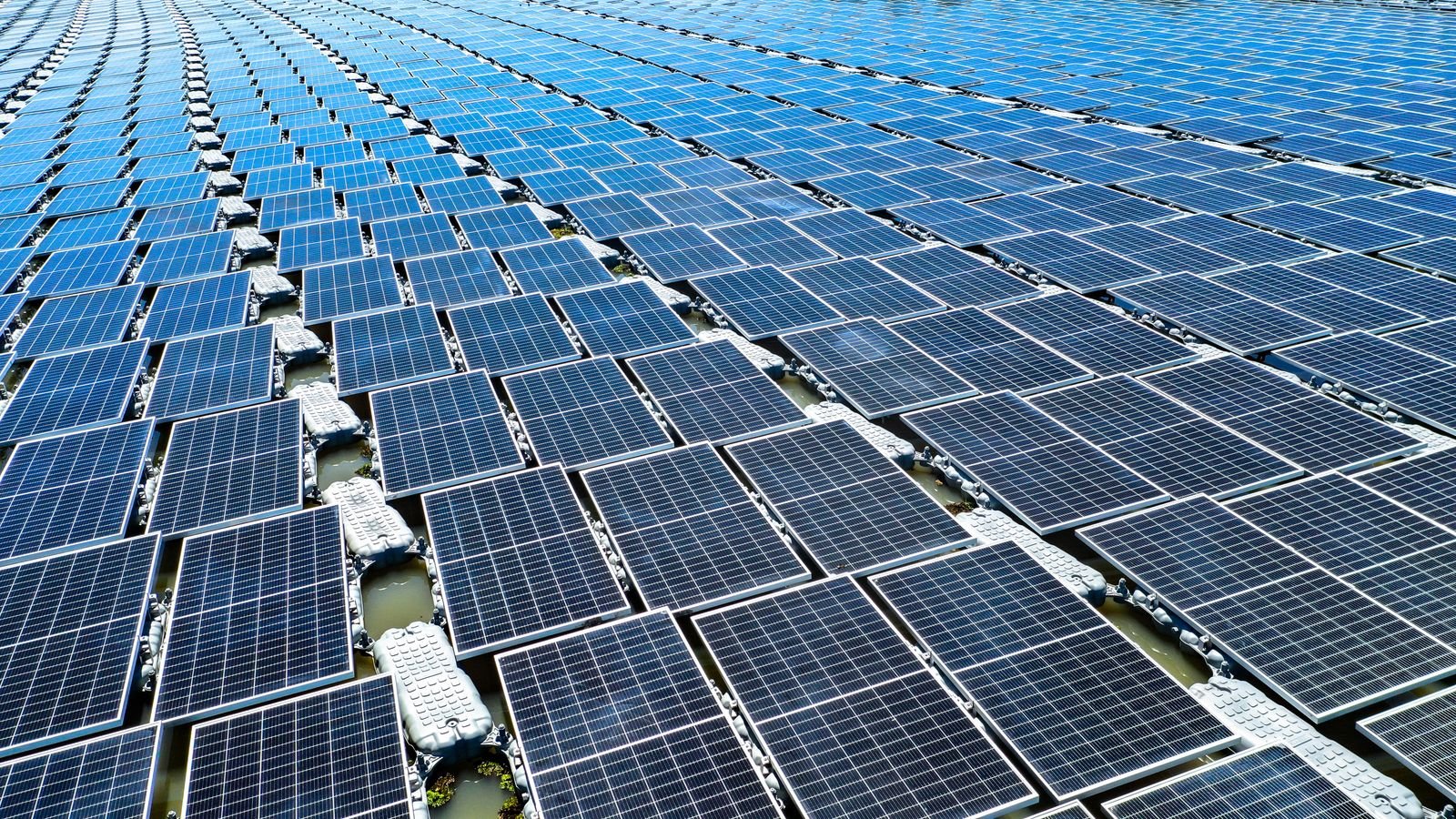 Tanger Med : la plus grande centrale solaire flottante d&rsquo;Afrique entre en service