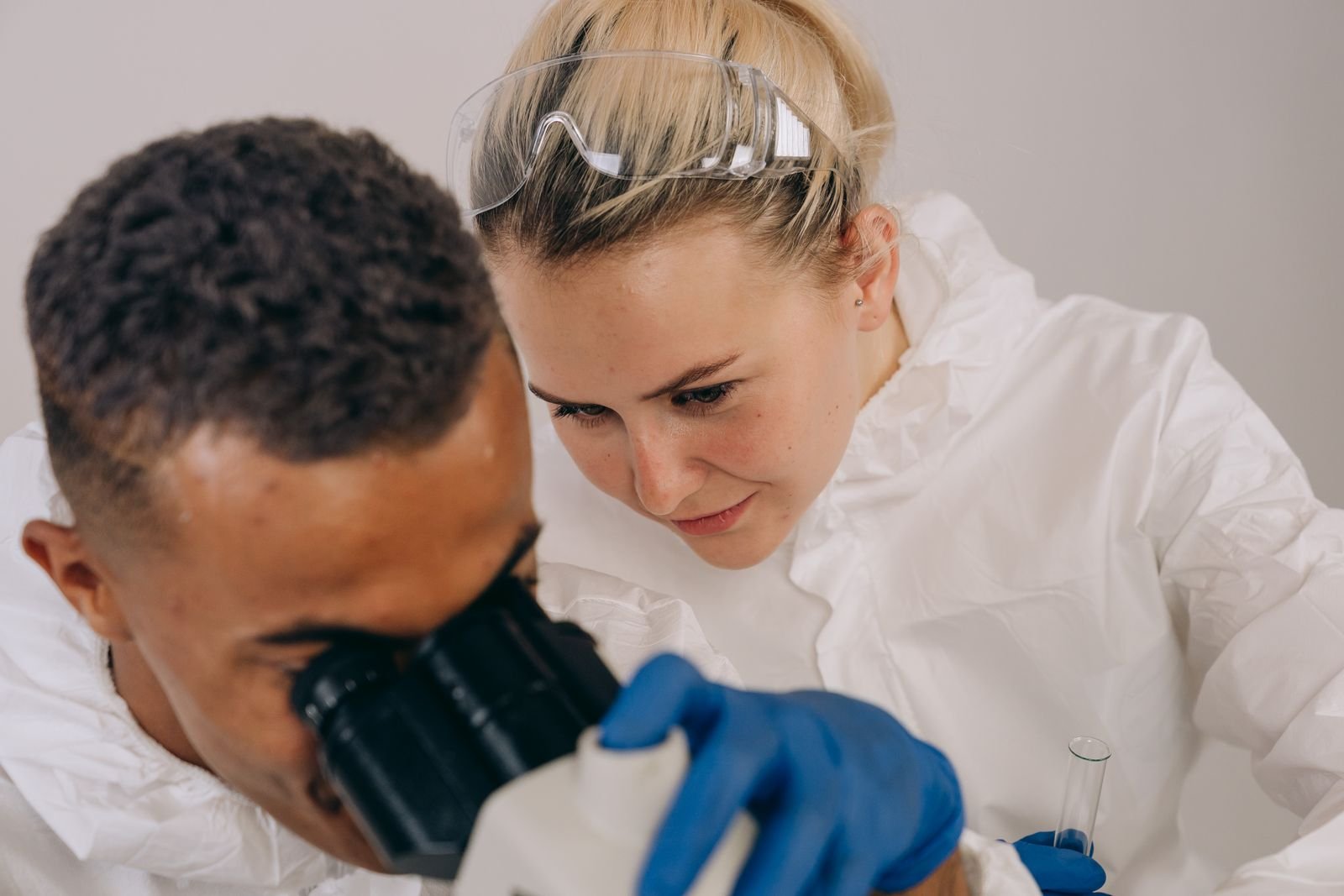 Visa Global Talent : ce que l&rsquo;élargissement britannique change pour les scientifiques africains