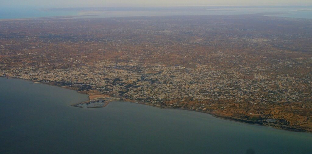 Vue aérienne de Houmt Souk et de la côte de Djerba (Tunisie)