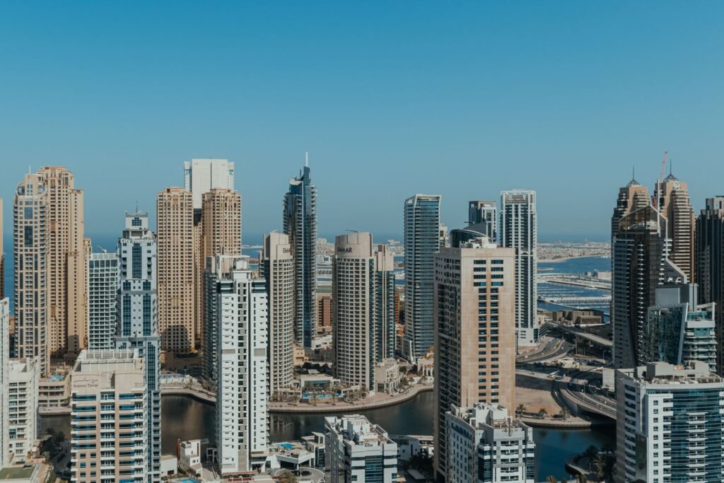 Expatriés Dubaï : pourquoi tant de familles choisissent d'y rester malgré les tensions régionales