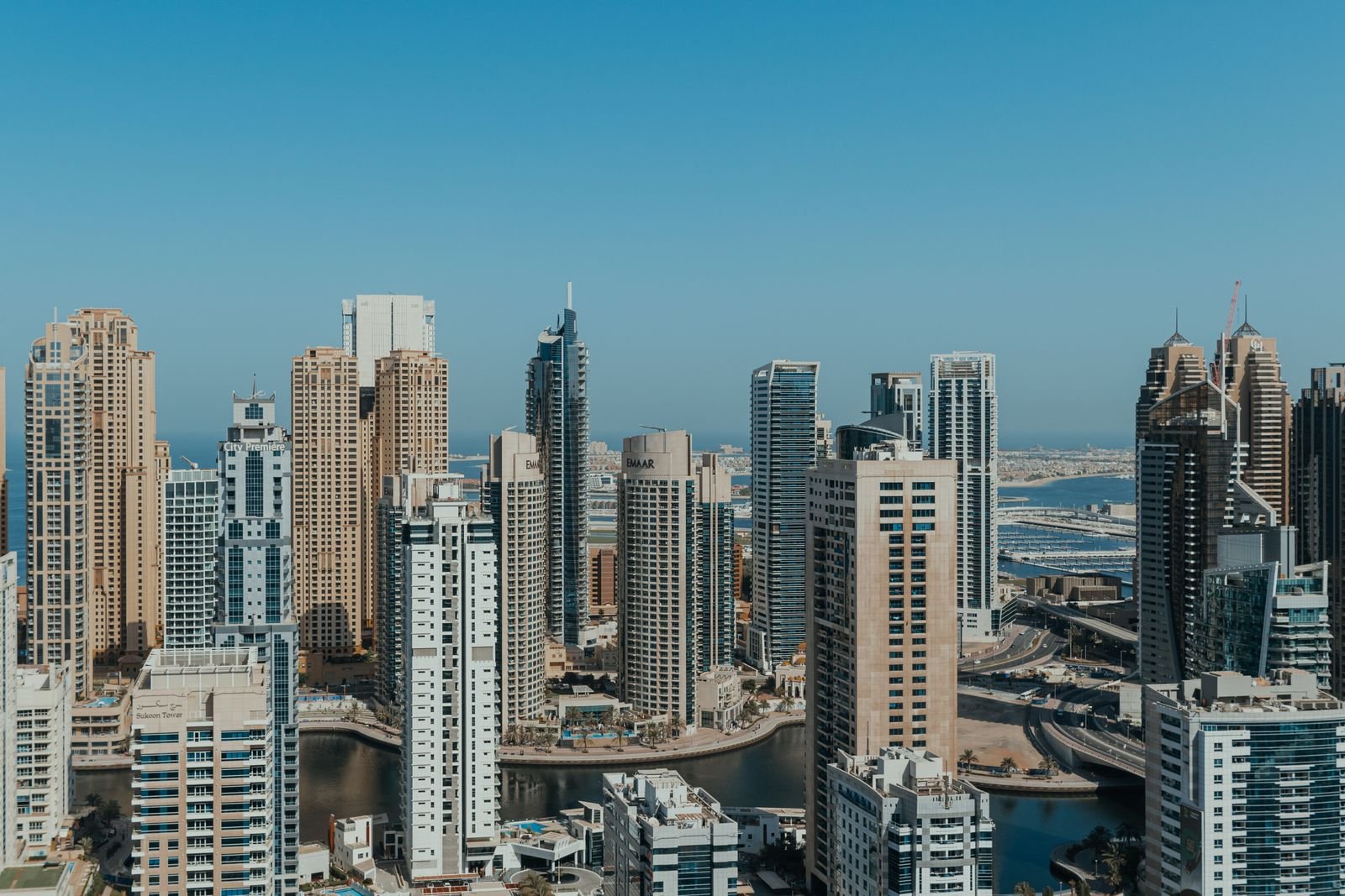 Expatriés Dubaï : pourquoi tant de familles choisissent d&rsquo;y rester malgré les tensions régionales