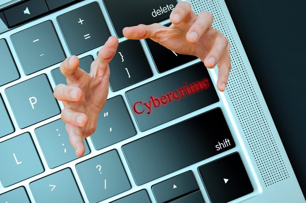 Fraude en ligne : les États-Unis intensifient leur offensive contre les réseaux qui visent aussi l'Afrique de l'Ouest