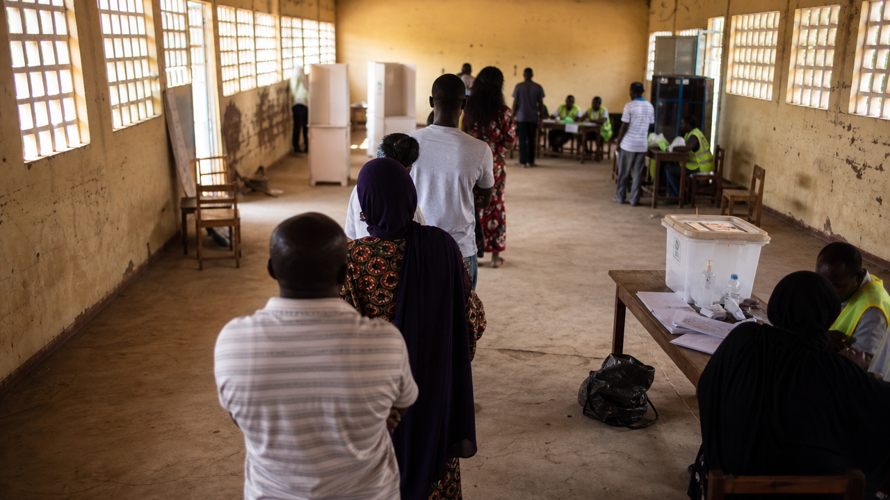Guinée : large victoire du camp Doumbouya à des élections boycottées par l’opposition