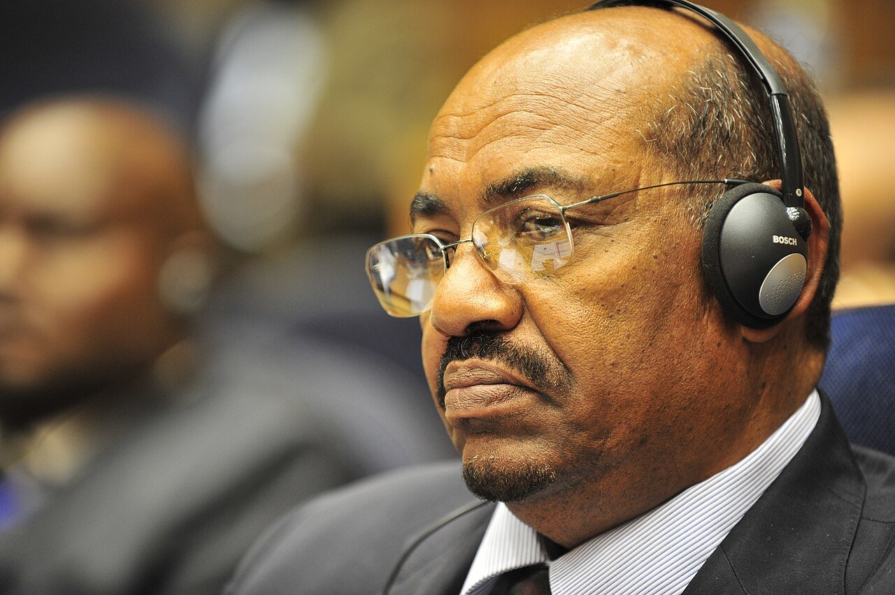 Omar el-Béchir : transfert à Khartoum pour des soins, un départ à l&rsquo;étranger envisagé