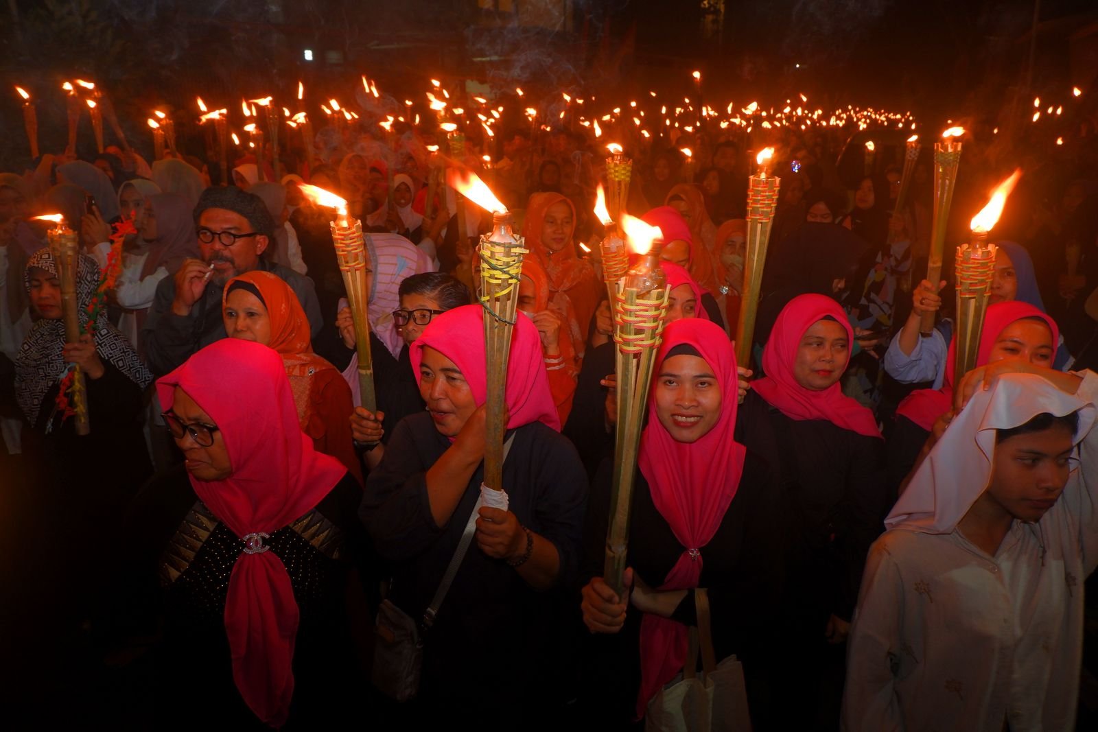 Retraite aux flambeaux : la tradition qui illumine les nuits du Maroc lors de la Fête du Trône