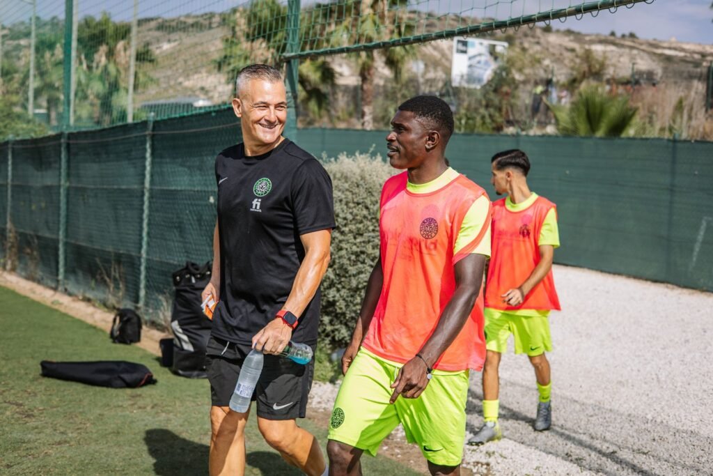 Sélectionneur Sénégal : qui pour succéder à Pape Thiaw sur le banc des Lions ?